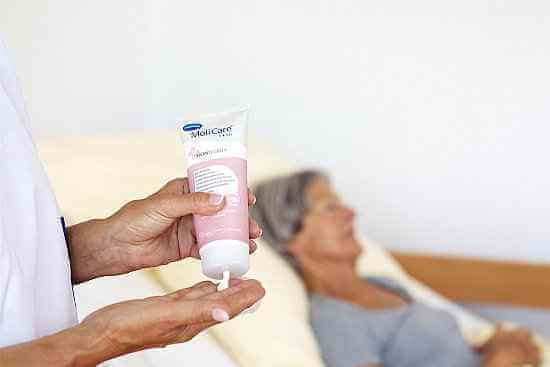 MoliCare Skin Barrier Cream Acid mantle,cleansing of the skin,Convenient use,Creatine,Dermatologically tested,Detergent-free,genital area,Gentle cleansing,issues,Mild formula,MoliCare Skin Barrier Cream,Natural ingredients,No water required,Odour control,