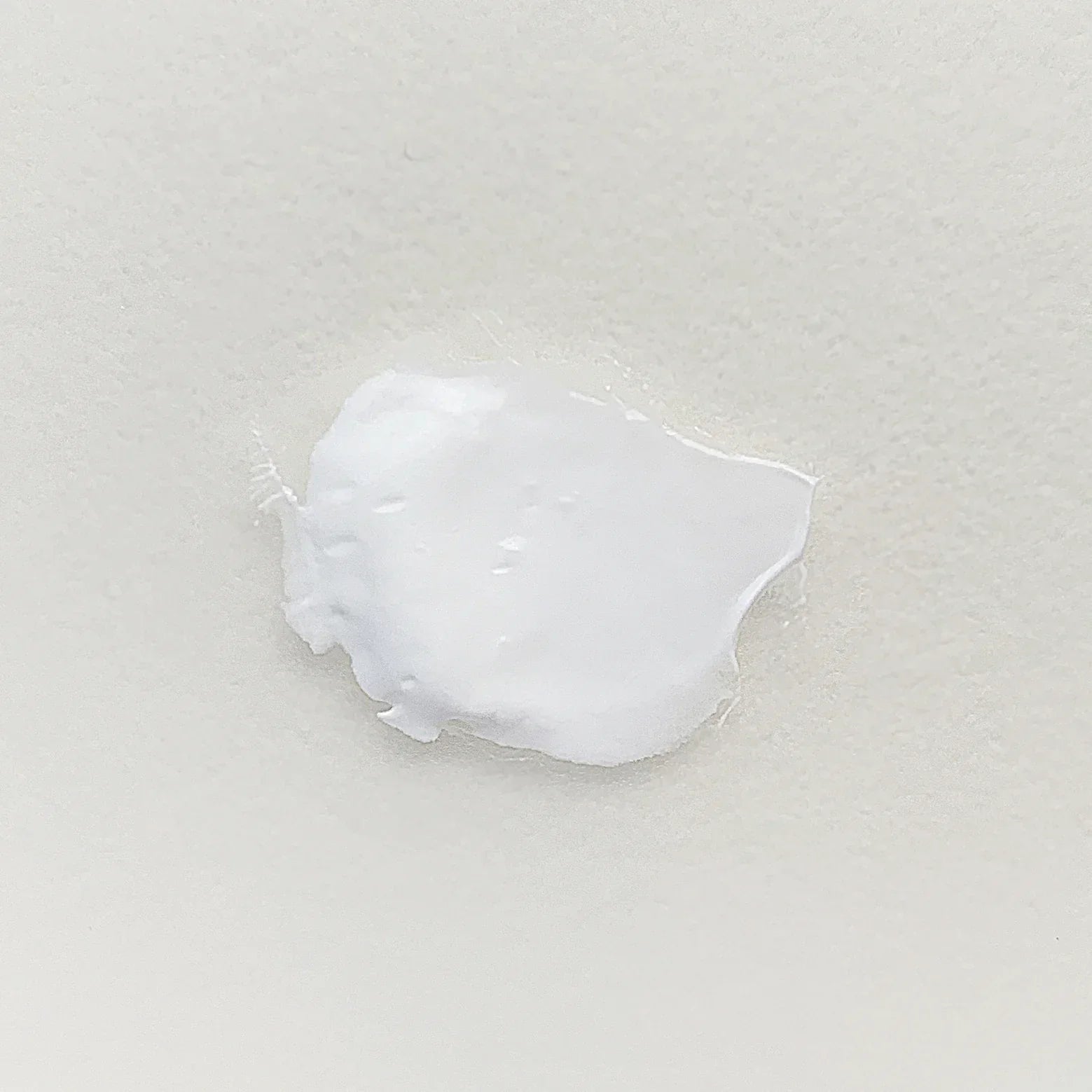 Evolu Protective HAND CREAM SPF30 60ml antioxidant,AVOCADO PEAR,Evolu Protective HAND CREAM SPF30,GREEN TEA EXTRACT,HAND CREAM SPF30,ideal daytime defence,issues,KIWIFRUIT SEED OIL,natural anti-sun properties,nourishing,nutritive cream,Omega-3,Protective